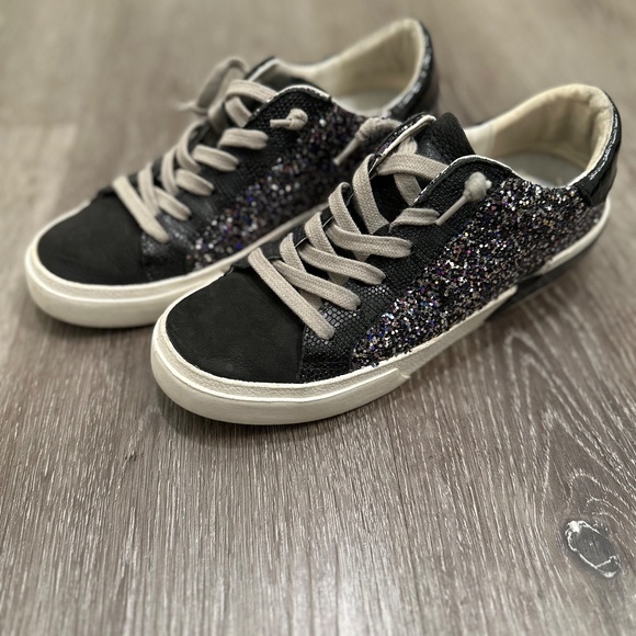 Dolce Vita Black Sneakers - Picture 2 of 7